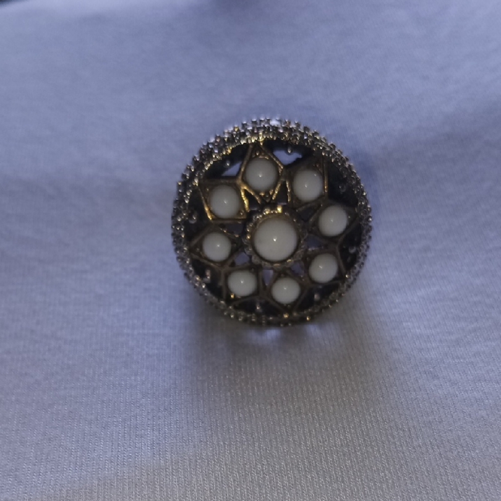 Elegant White and Gold Women's Ring, Size 7